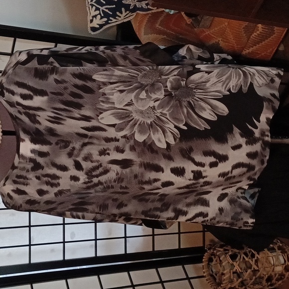 Daisy Sheer top by cataloo favorites🌼🌻 - Picture 7 of 9